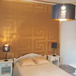 Luxury Lilas Apartment